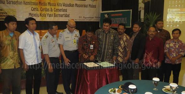 Penandatanganan kemitraan antara Diskominfo Kota Malang dengan media massa, Kamis (21/08)